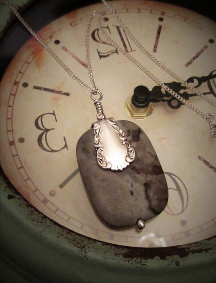 Schmuck-di-posate-te-making con-pietra-combinato-on-vecchio orologio