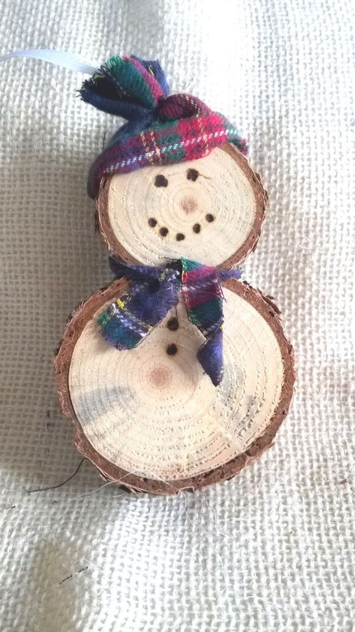 leseni tinker - snežak s črnimi očmi, šal, klobuk in črni gumbi