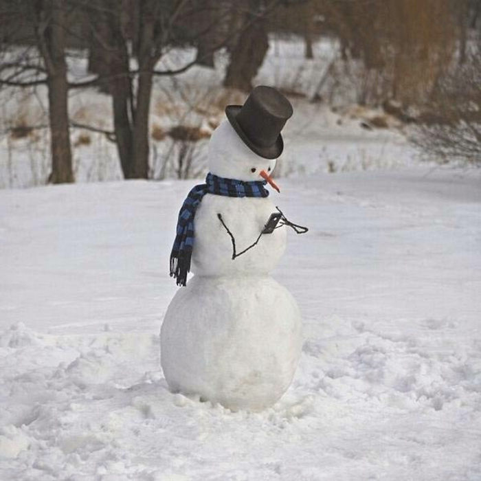snømann-build-modell-med-en-morsomme-hat