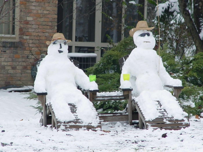 De construire om de zăpadă-două modele una lângă alta