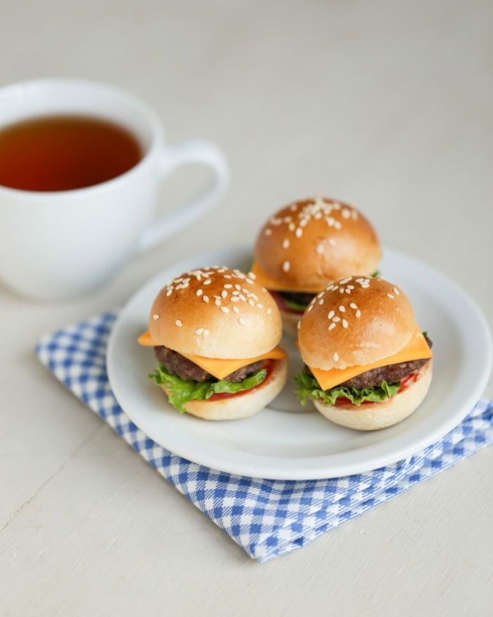 Pripravte si mini-hamburgery, lahodné občerstvenie, organizujte párty rýchlo a ľahko