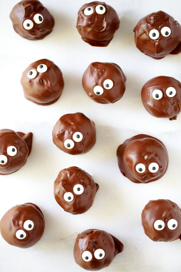 Čokoládové gule s očami, skvelý a zábavný nápad pre detské párty, tvorivosť v kuchyni