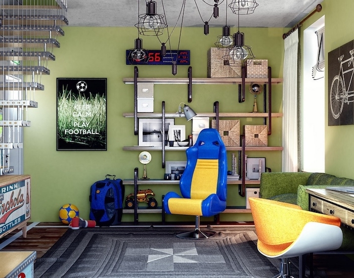 pilkas kilimas, sofos jaunimo kambarys, geltona kėdė, plakatas su futbolo tema