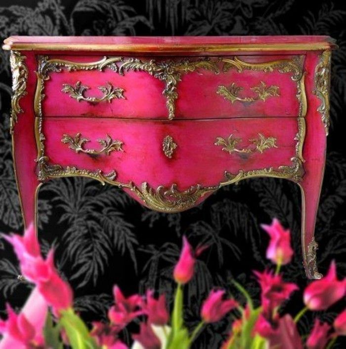 cabinet-underline-rosa retro gabinete-with-golden-ornamenren-flores-diy