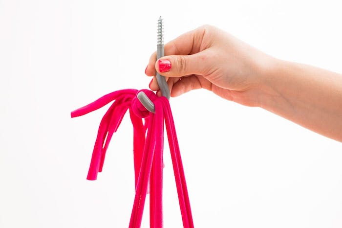 uždėkite kabliuką baigtą makramelio gėlių puokštę rožinės spalvos idėja rankų nagų lako