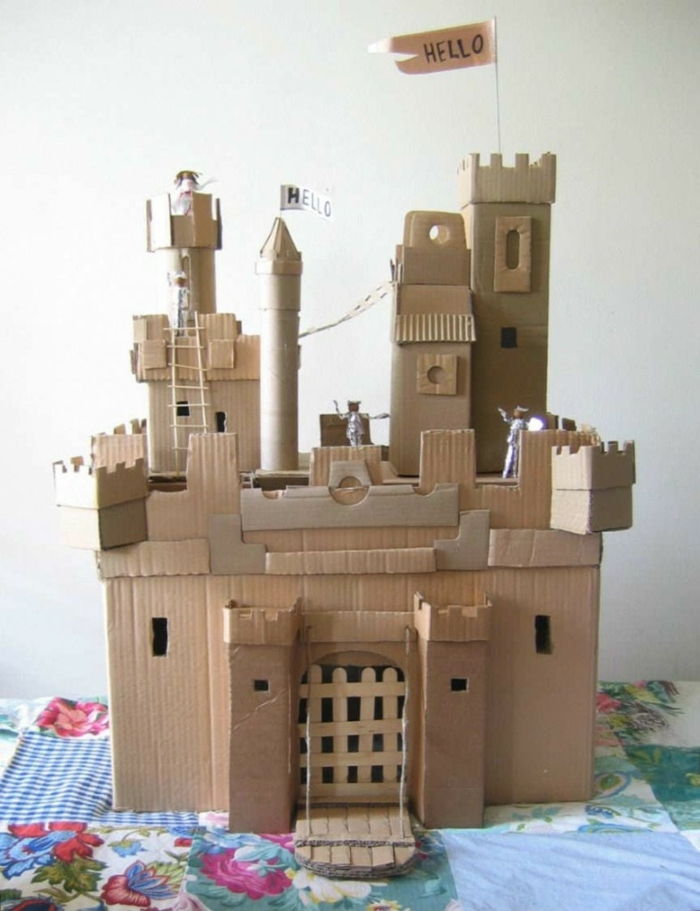 wyobraźnia dzieci nie zna granic - możesz stworzyć zamek z tektury
