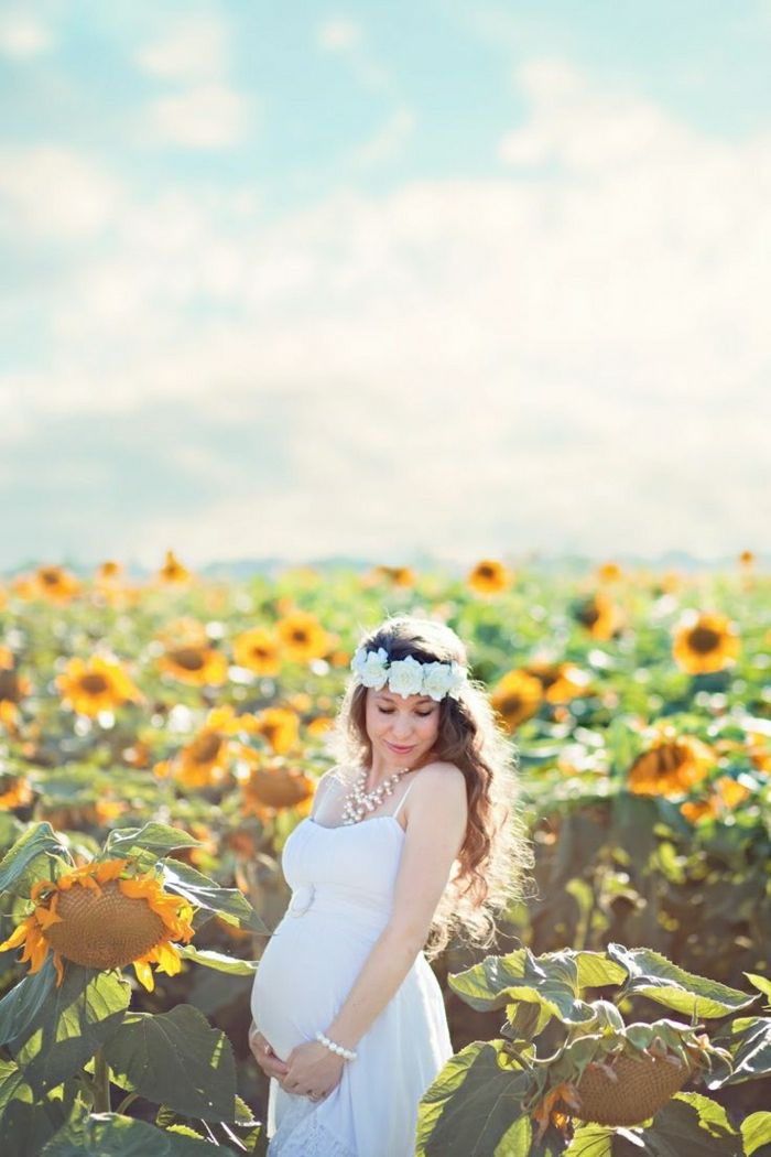 gravid-kvinna Sunflower Field-bild