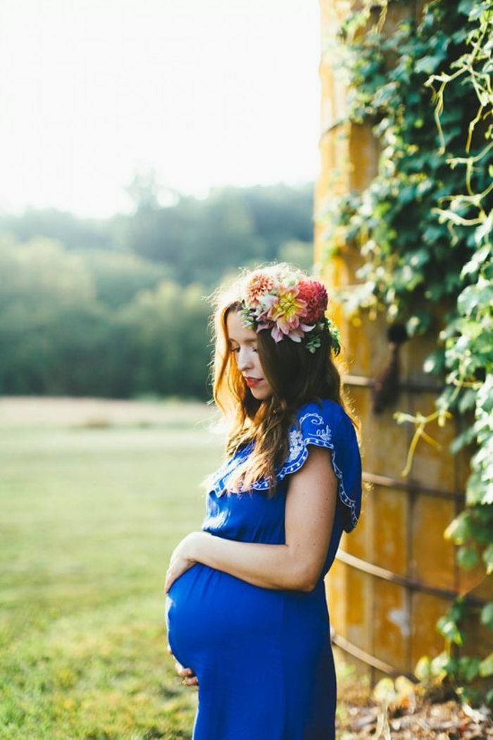 Nosečnostna obleka, materinski oblek v kraljevski modri, cvetlični venec