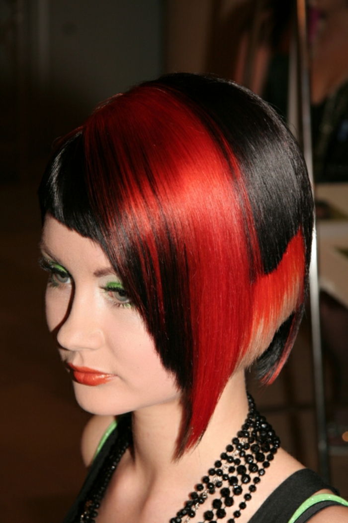 juoda-raudona-plaukų labai-išgalvotas plaukų šukuosena