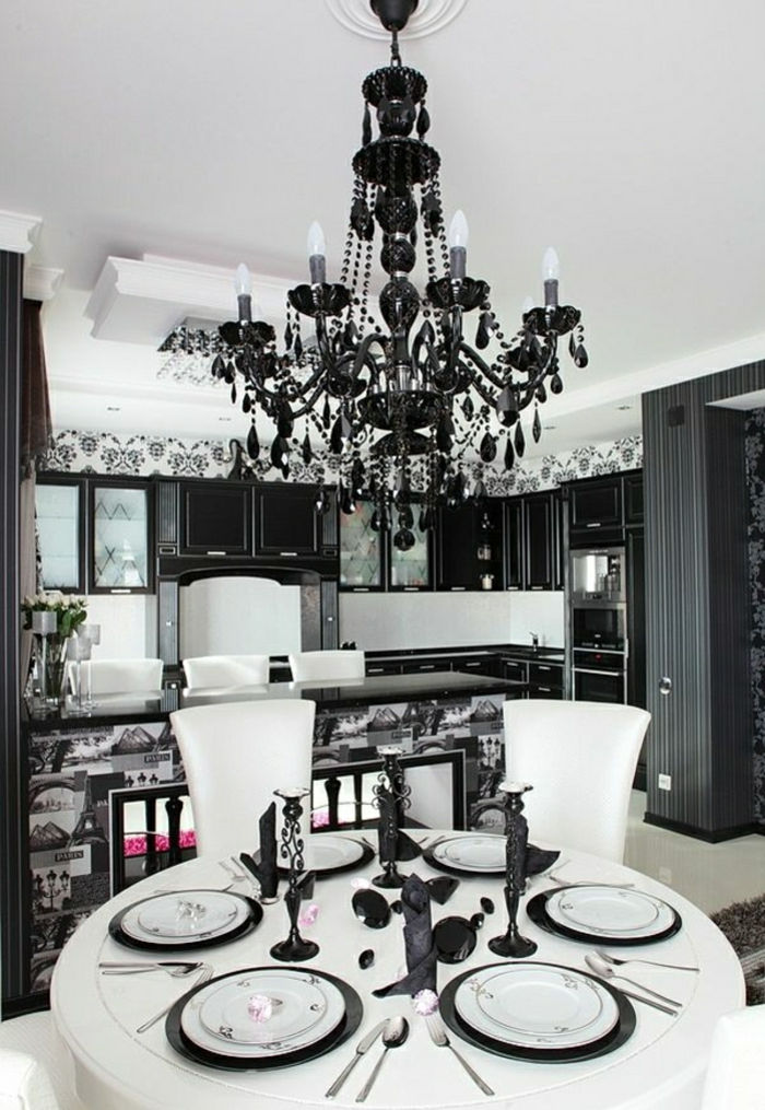 svart og hvitt interiør Dining Room barokk-stil tapet krystall lysekrone
