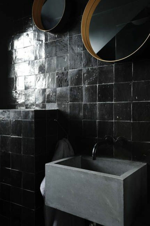 svart vägg färg-badrum-svart-plattor