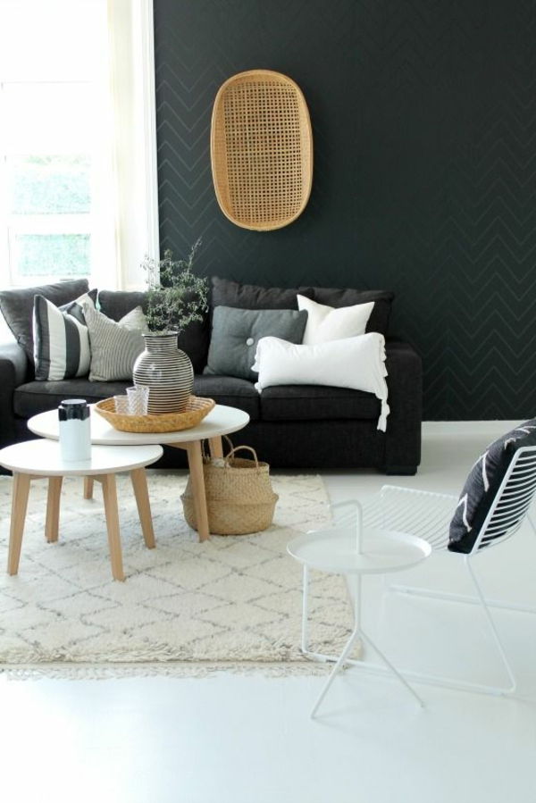 svart vägg färg vardagsrum-möbler-soffa-spegel
