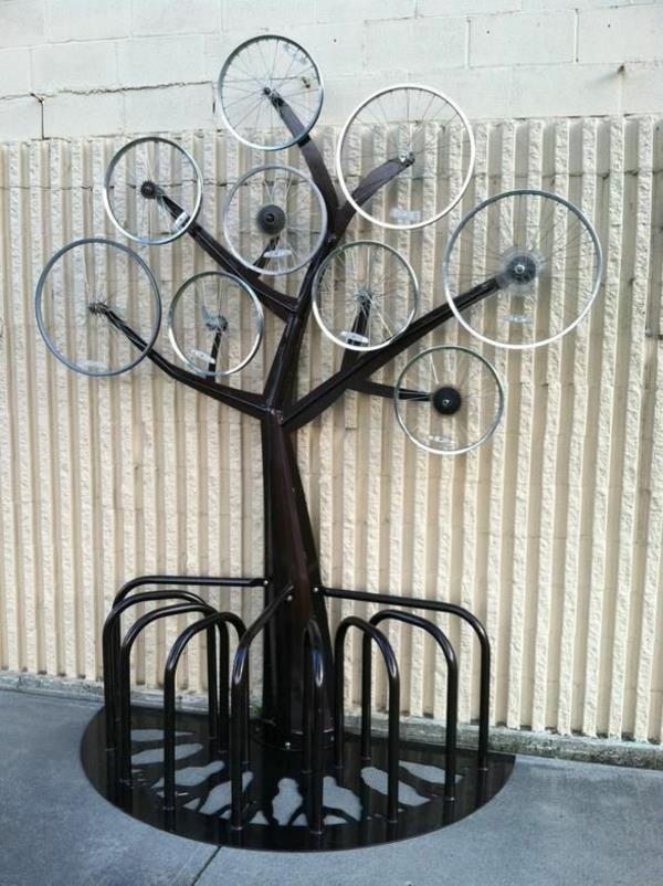 Črna stojala za kolesa, v formi drevesa