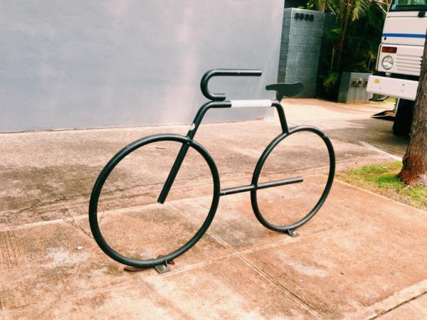 Juoda Dviračių stovas-forma-a-dviratis