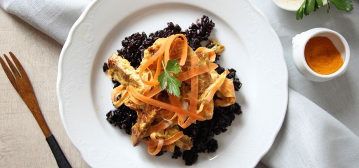 receptas juodi ryžiai su spagečiais iš morkų puiki kūrybinga idėja valgyti įdomų veganų maistą