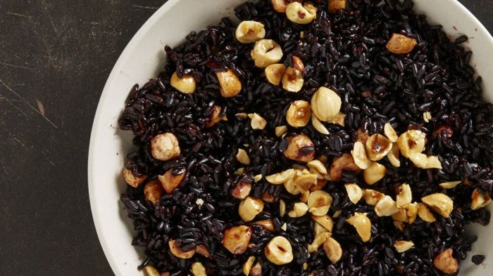 receptai su juodųjų ryžių idėja dizainui su riešutais skanūs patiekalai energijai veganui