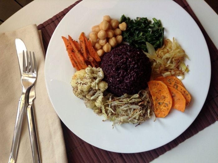 svart ris näring morötter potatis broccoli soja kikärter hälsosam kombination grönsaker