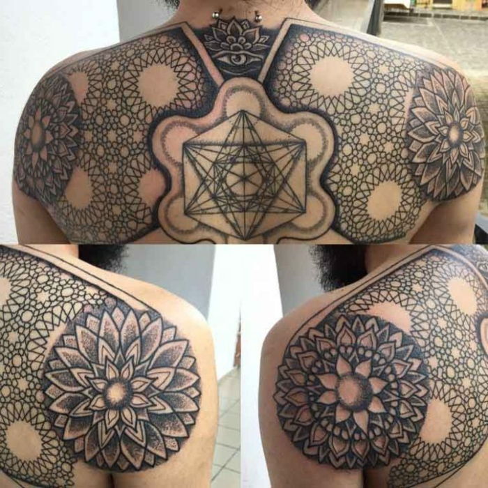 Fotocollage van drie afbeeldingen van een rugtattoo met veel geometrische symbolen, lijnen en cirkels, een open oog en een lotus in het midden onder de nek
