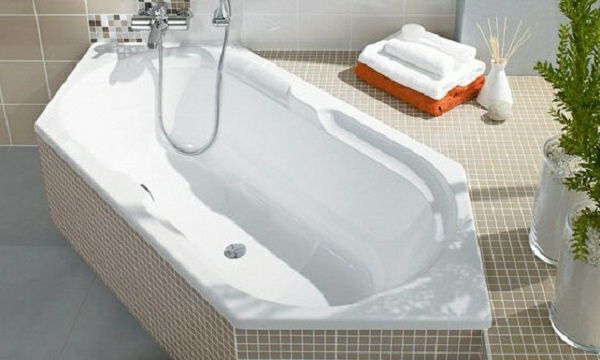 zeshoekige badkuip super model beige en wit