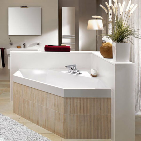 zeshoekig bad ultramodern ontwerp in de elegante badkamer