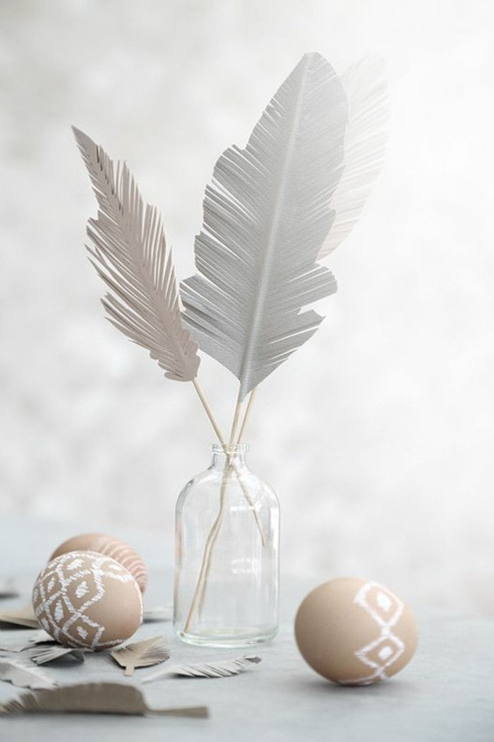 foarte interesante-idei DIY-pentru-Easter-alb-pene-de-hartie