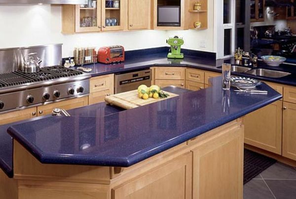 labai įdomus dizainas-stalviršis pagamintas iš natūralaus akmens už virtuvę purpurine spalva