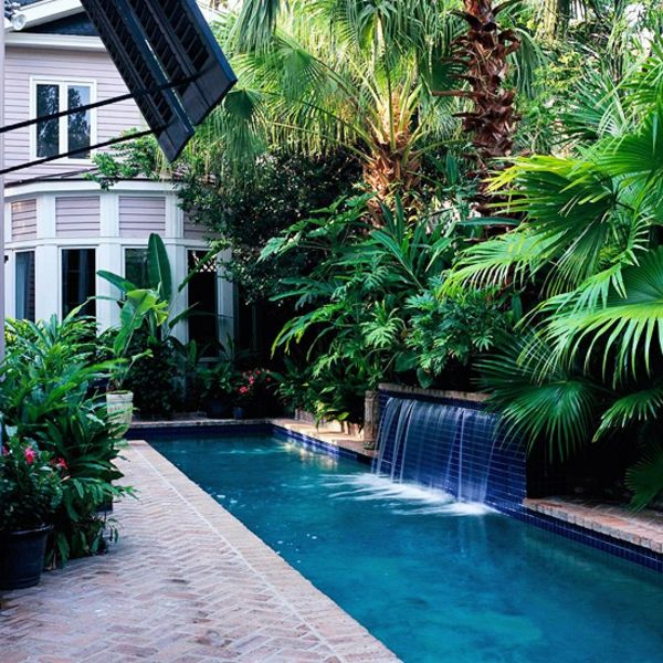 mycket-nice verkande-pool-by-the-garden