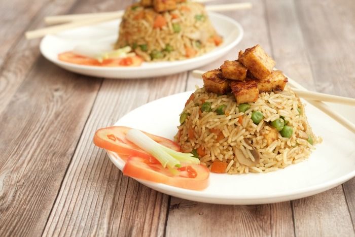 super recepti riž z tofu in grah v plošči služijo paradižnik ideje česna čebule plošče