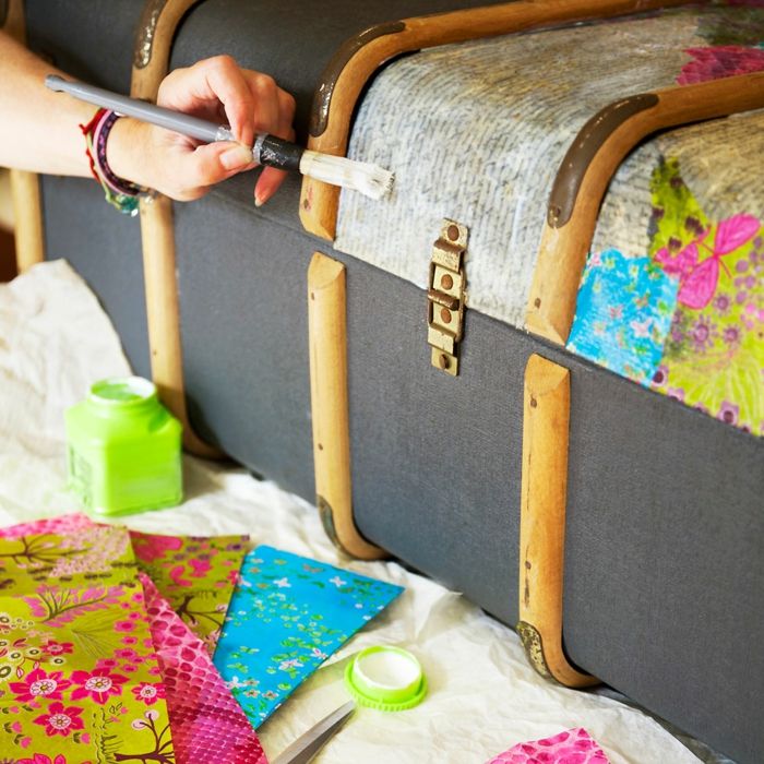 Șervețele servietă pentru servetele cu flori roz - sticlă verde cu adeziv, valiză și perie