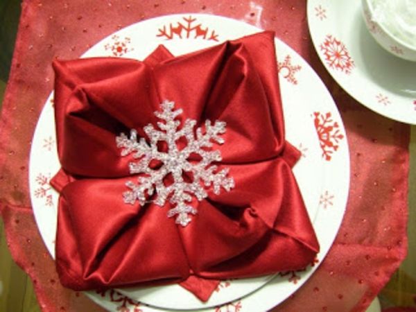 serviett-bretting-juledekorasjon-rød-farge