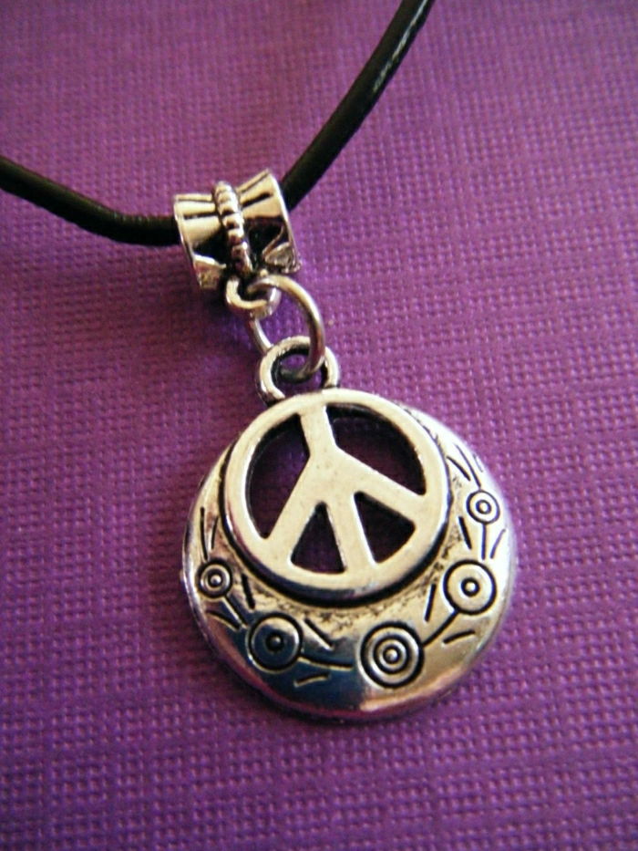 srebrny metalowy znak pokoju łańcuch boho-styl hippie