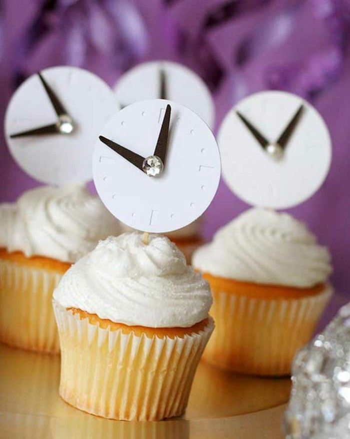 nytt år-deco-ideer-cupcakes-med-klokker