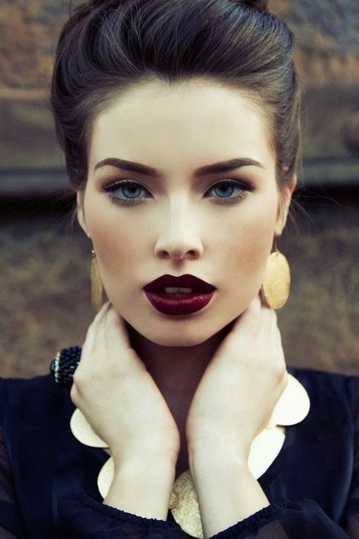 nauji metai-stilius-retro atrodo elegantiškas šukuosena-akių kontūro-tamsiai raudonos-lūpų-modelis-Dame