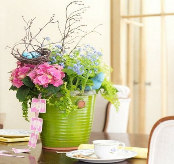 enkel-vacker-bord-dekoration-med-blommor-bra idé