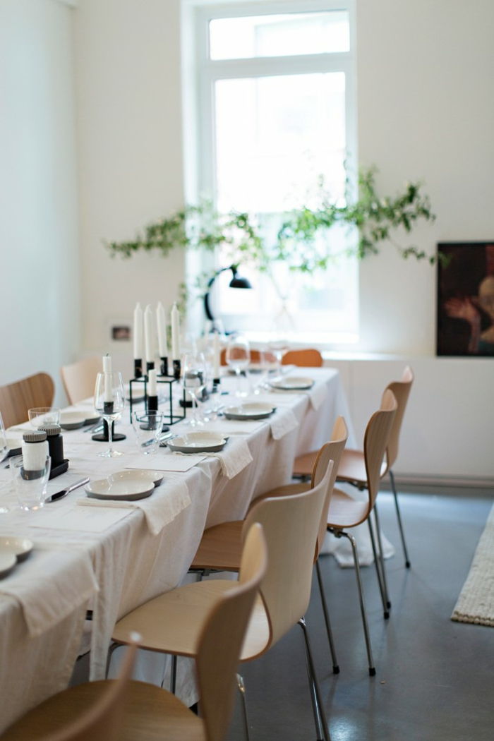 Scandinavian set-intressant-design-med-a-long-table