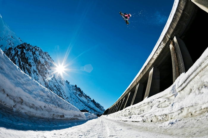 piękna tapeta na snowboard - błękitne niebo