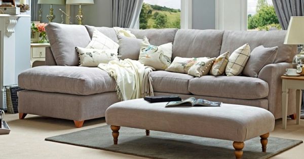 sofa-in-beige-nice-utforming