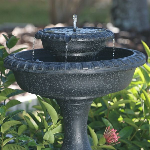 Saulės fontanas-paukštis vonia-sodo dizaino idėja