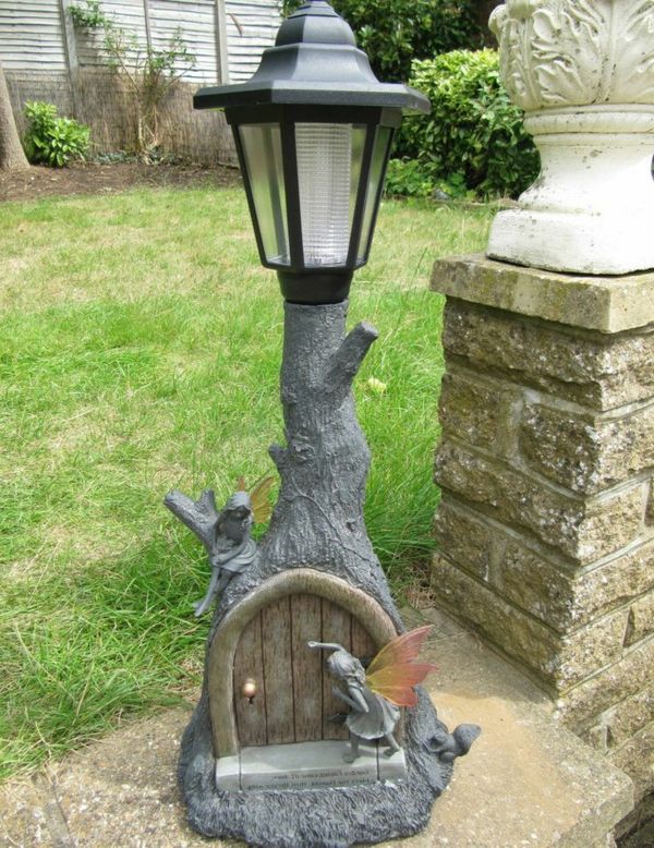 frumos-solare lampă-lumină în picioare grădină