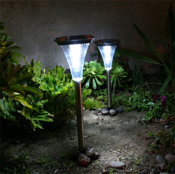 dve solárne svetelný-záhradné lampy Záhradný nábytok nápady