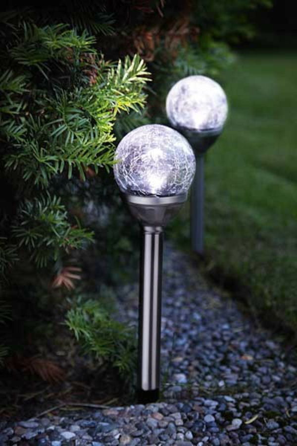 dve solarni svetilki-z-kroglice vrt oblikovanje