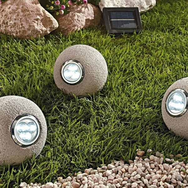 solare lumini bile-modern-design-in-iarbă