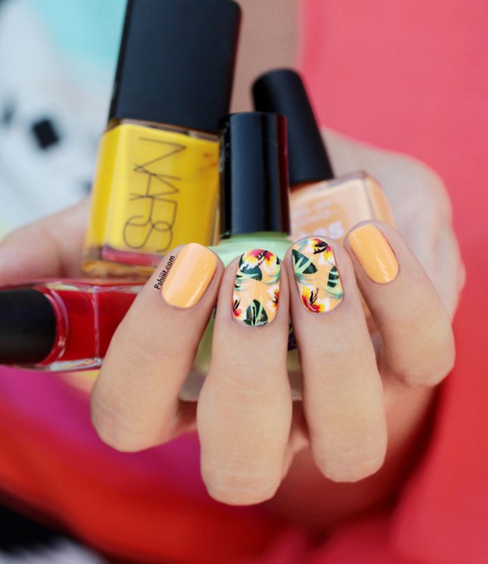 Sommer nagel design med blomstermotiver, enkle fingernegler med vakker dekorasjon