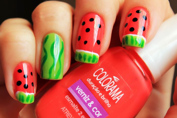 Vannmelon manikyr, sommer nagel design i rød og grønn, vakre og effektive negler