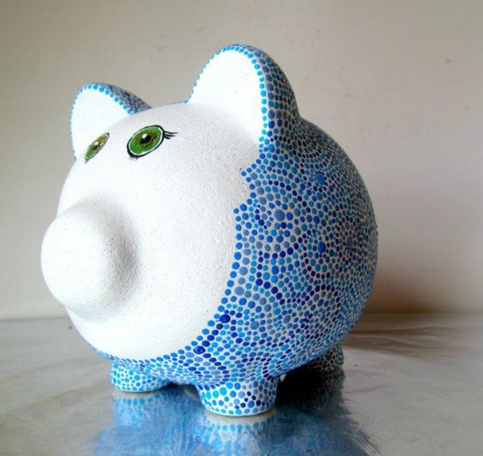 piggy-paint-model-with-blue-elemenenten