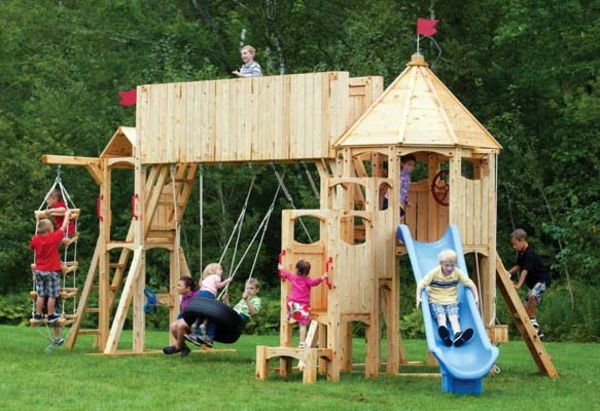 igrajo stolp-s-slide-in-swing-lesena konstrukcija