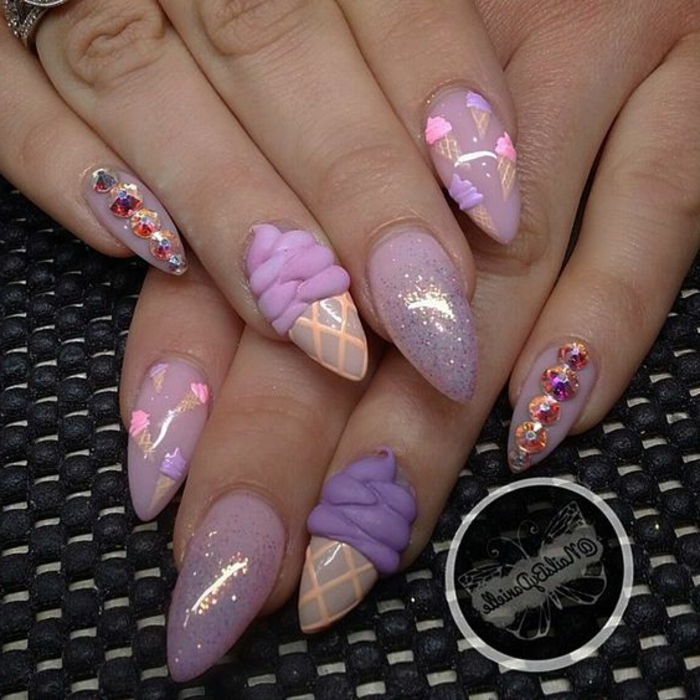 unghie a forma di mandorla idee di decorazione lungo unghie a punta ghiaccio decorato sulle unghie viola smalto per unghie idee