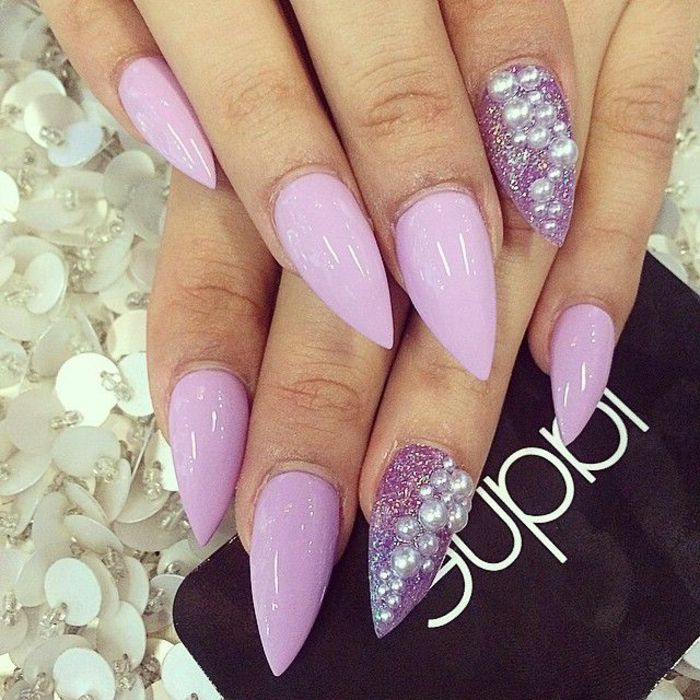 french nails round ideas design smalto per unghie viola scintillante viola con perline decorate unghie sfondo bianco