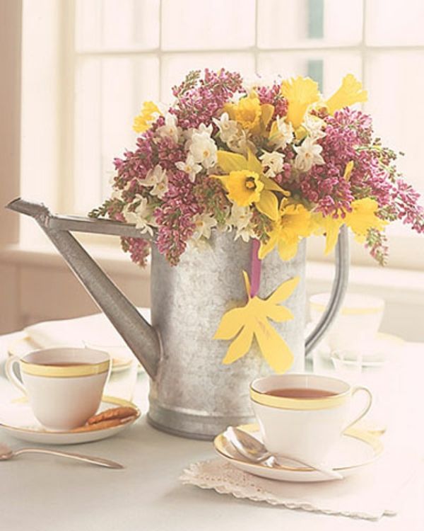 dökülerek kap-a-vazo-sarı-açık pembe-beyaz çiçek masa dekorasyon