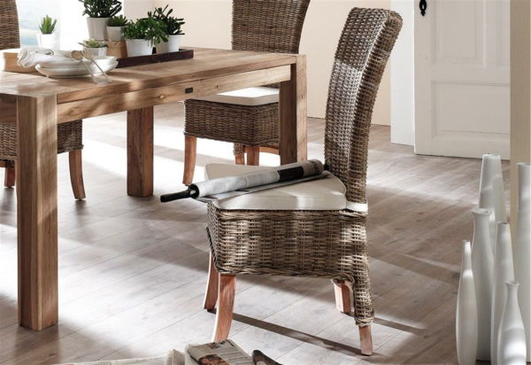 stoličky-mimo-ratan-jedáleň-masívny drevený stôl